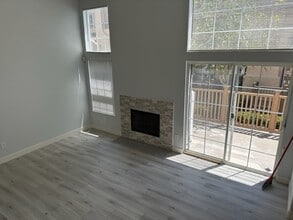 10266 Wateridge Cir in San Diego, CA - Foto de edificio - Building Photo