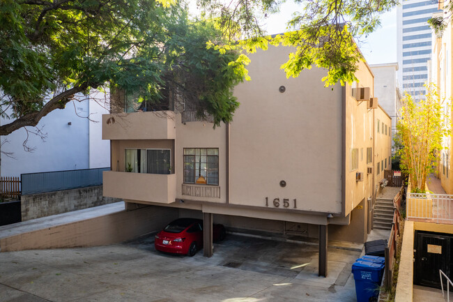 1651 Camden Ave in Los Angeles, CA - Building Photo - Building Photo