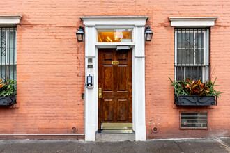 509 Hudson St in New York, NY - Foto de edificio - Building Photo