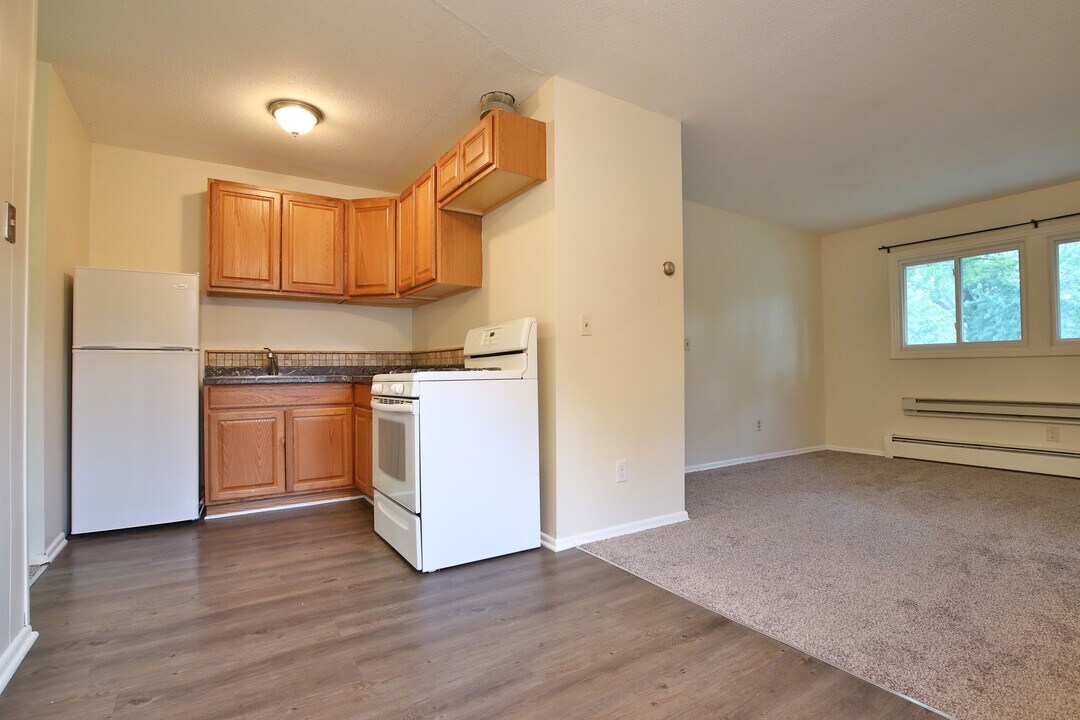 8813 18th Avenue South, Unit 4 in Bloomington, MN - Foto de edificio