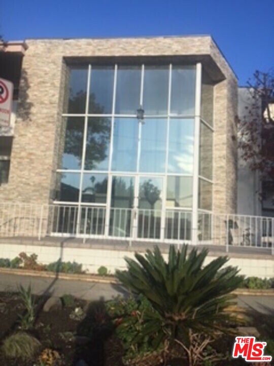 12205 Gorham Ave in Los Angeles, CA - Building Photo