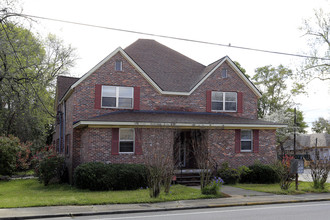 214 S College St in Statesboro, GA - Building Photo - Building Photo