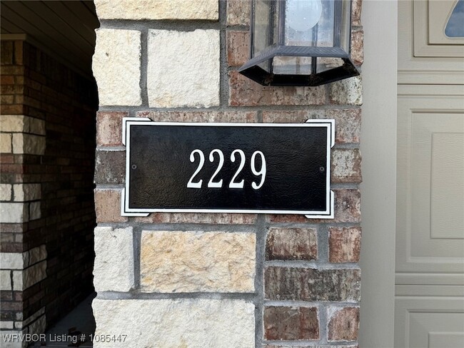 2229 Regency Ln in Barling, AR - Foto de edificio - Building Photo