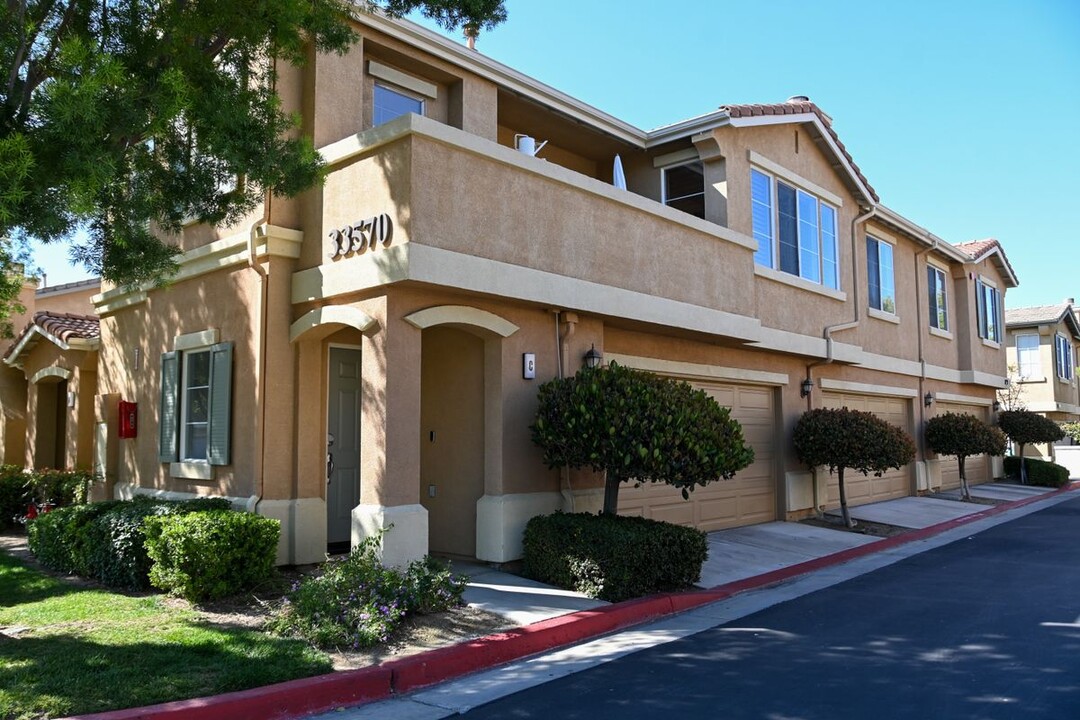 33570 Emerson Way in Temecula, CA - Building Photo