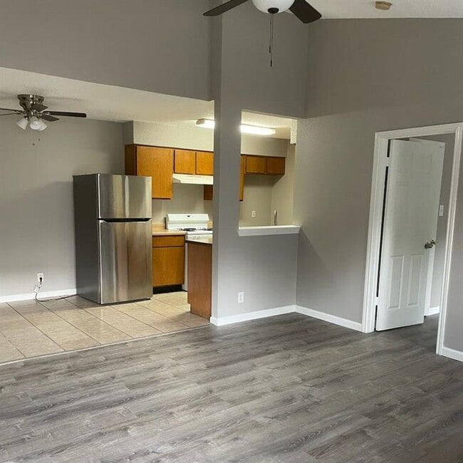 1903 1/2 Margalene Way