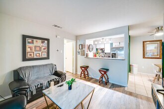 6900 Skillman St in Dallas, TX - Building Photo - Building Photo