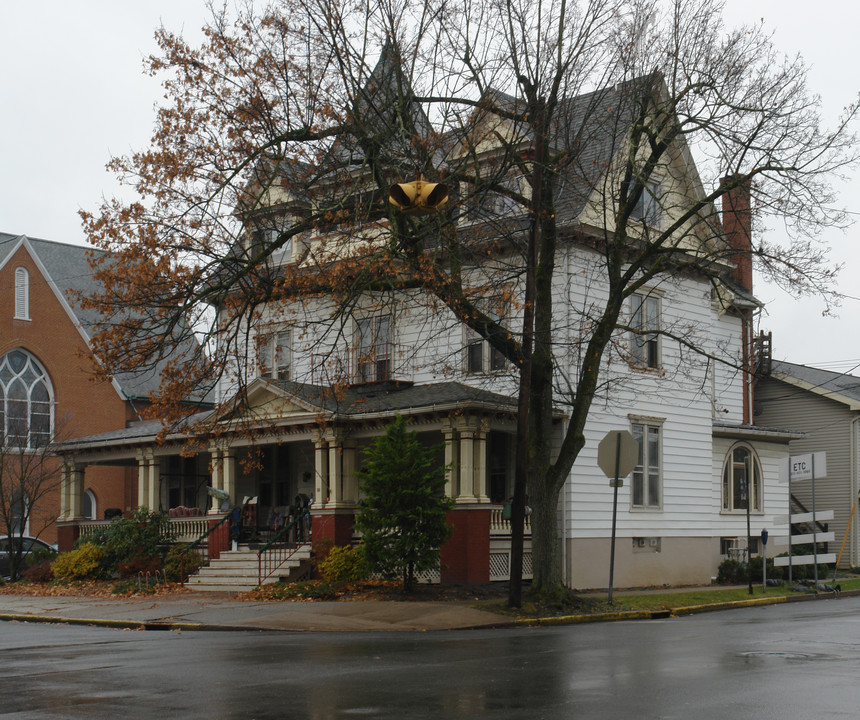 56 W Main St in Lock Haven, PA - Building Photo