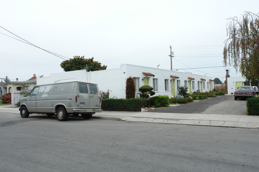 20 Katherine Ave in Salinas, CA - Foto de edificio