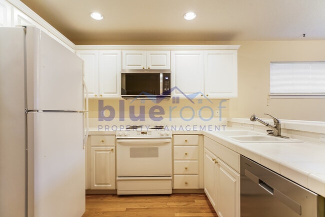 16786 NW Oak Creek Dr in Beaverton, OR - Foto de edificio - Building Photo