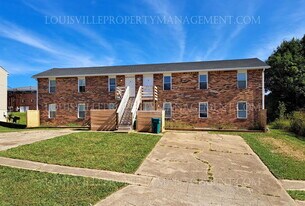 419 Wood Creek Dr in Radcliff, KY - Building Photo