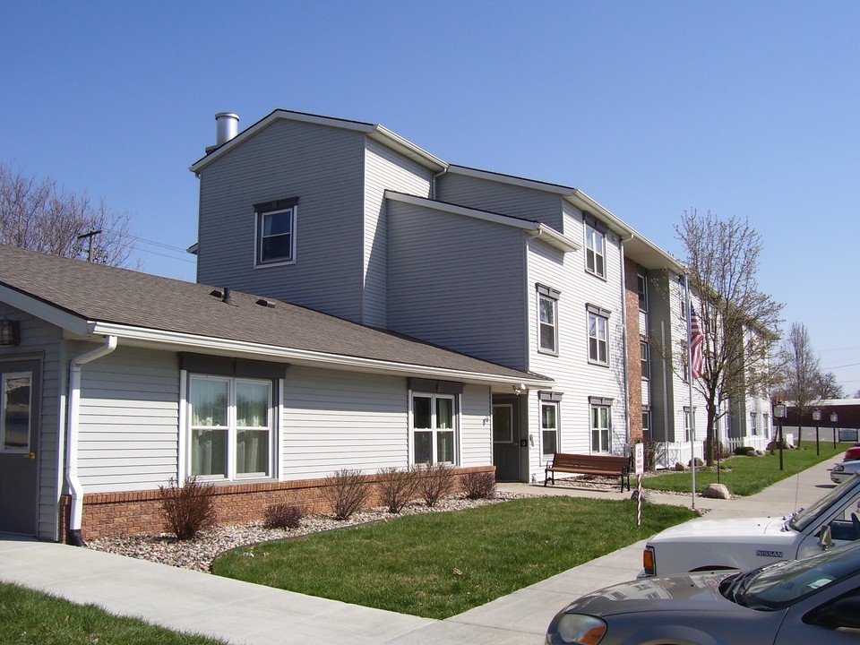 Pioneer Plaza Apartments in Falls City, NE - Foto de edificio