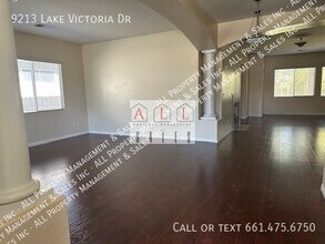 9213 Lake Victoria Dr in Bakersfield, CA - Building Photo - Building Photo