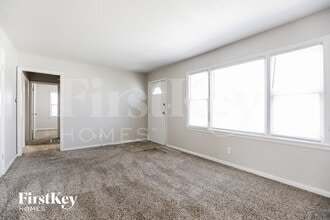 8855 E 59th St in Raytown, MO - Foto de edificio - Building Photo