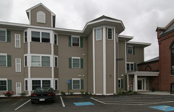 Casimir Place in Nashua, NH - Building Photo - Building Photo