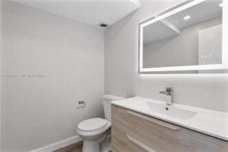 16710 NE 9th Ave in North Miami Beach, FL - Foto de edificio - Building Photo