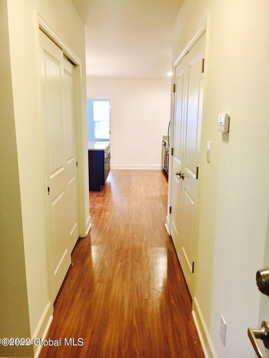 6 Alice Wagner Wy-Unit -17 in Niskayuna, NY - Building Photo