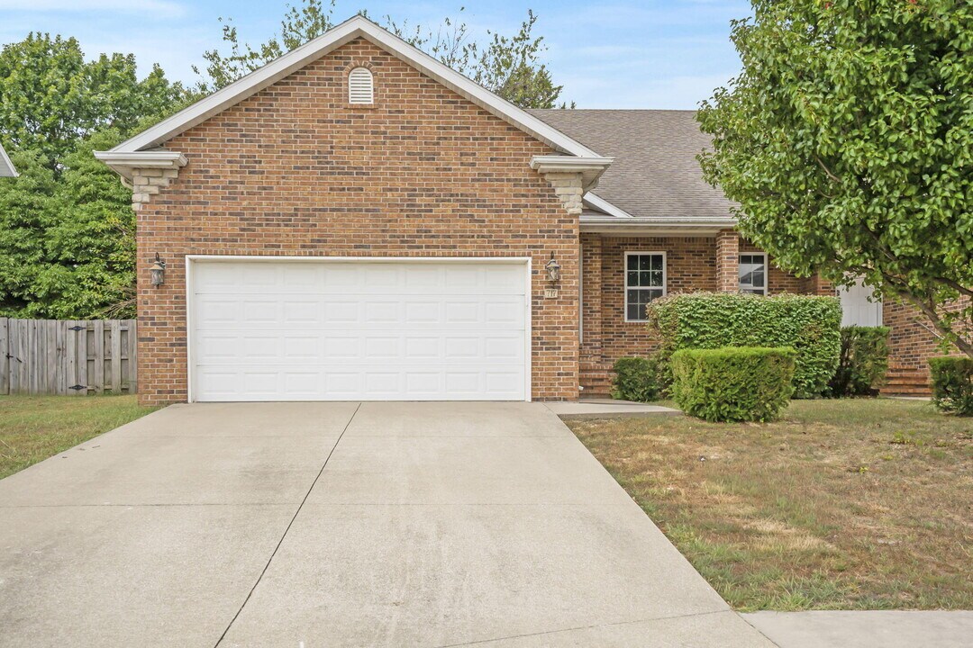 717-719 E Watermill Cir in Ozark, MO - Building Photo