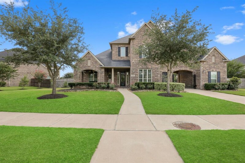 6002 Mustang Trail Lane in Fulshear, TX - Building Photo