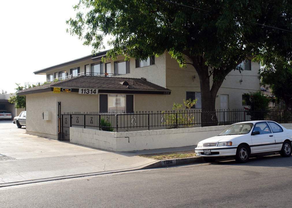 11314 Firmona Ave in Inglewood, CA - Building Photo