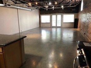 2700 Live Oak St-Unit -201 in Dallas, TX - Building Photo - Building Photo