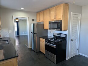 6611 W 73rd St in Overland Park, KS - Building Photo - Building Photo