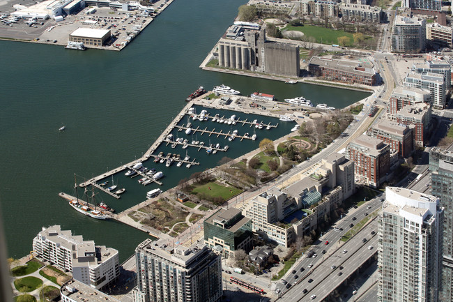 Harbour Terrace in Toronto, ON - Building Photo - Building Photo