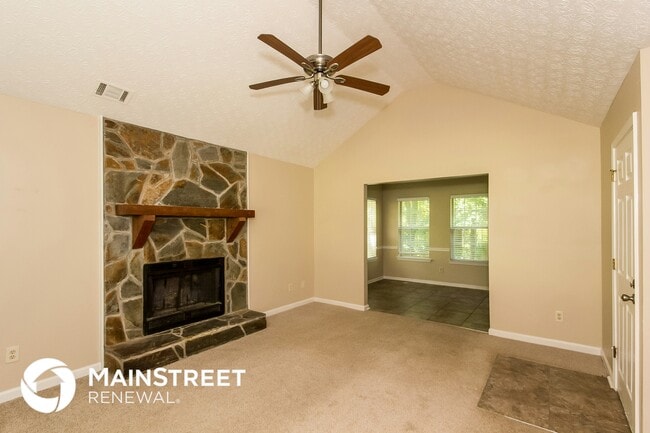 40 Richmond Pl in Newnan, GA - Foto de edificio - Building Photo