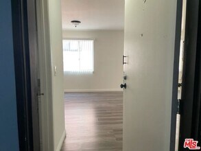 641 Normandie Ave, Unit 6 in Los Angeles, CA - Building Photo - Building Photo