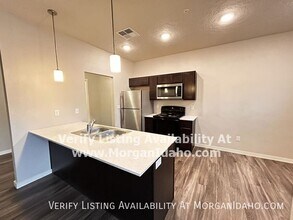 1021 S Elder St in Nampa, ID - Foto de edificio - Building Photo