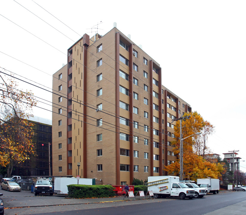 University West in Seattle, WA - Foto de edificio