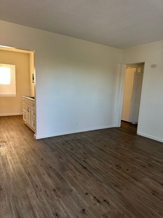 8123 Otis St in South Gate, CA - Building Photo