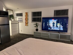 1310 Daytona Ave in Daytona Beach, FL - Building Photo - Building Photo