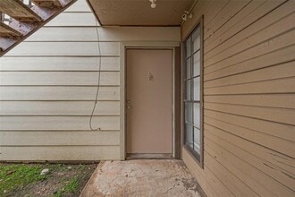 9090 S Braeswood Blvd in Houston, TX - Building Photo - Building Photo