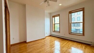 391 Central Ave in Jersey City, NJ - Foto de edificio - Building Photo