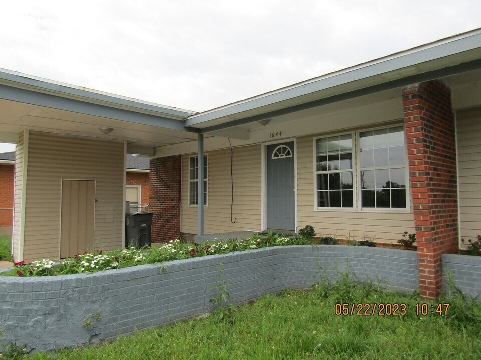 1644 NW 27th St in Lawton, OK - Building Photo