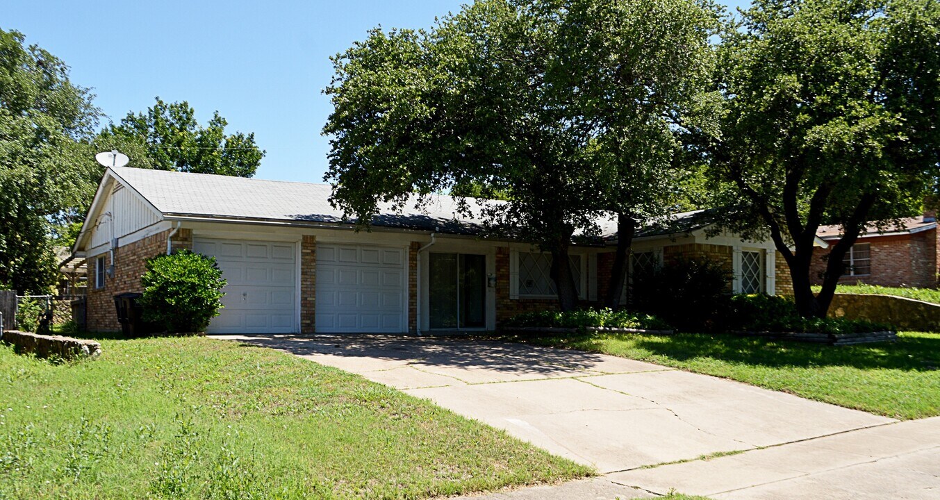 8270 Chapin Rd in Fort Worth, TX - Building Photo