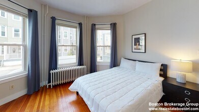 14 Elder St, Unit 4 in Boston, MA - Foto de edificio - Building Photo