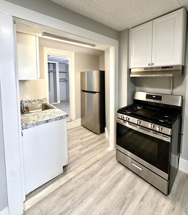 28 Maverick St, Unit 1 BED VERY CLEAN in Boston, MA - Foto de edificio - Building Photo