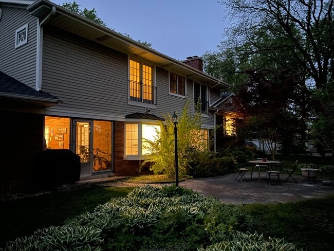 844 Juniper Rd in Glenview, IL - Building Photo - Building Photo