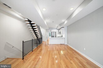 1437 Brown St-Unit -3 in Philadelphia, PA - Building Photo - Building Photo