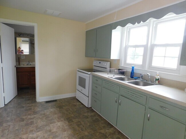 13142 Lord Fairfax Hwy in Boyce, VA - Building Photo - Building Photo