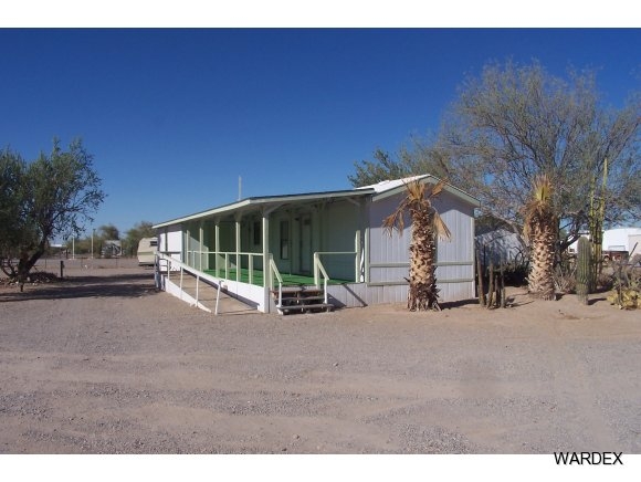 440 E Sunrise St in Quartzsite, AZ - Foto de edificio