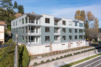 9040 Juanita Apartments in Kirkland, WA - Building Photo - Building Photo