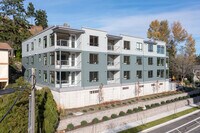 9040 Juanita Apartments in Kirkland, WA - Foto de edificio - Building Photo