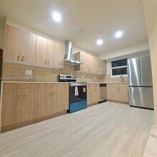 5840 SW 51st St in Miami, FL - Building Photo - Building Photo