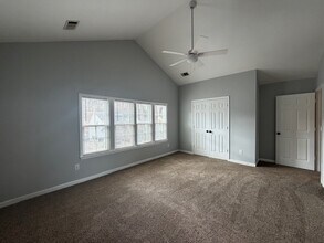 1005 Wenham Ln in Lawrenceville, GA - Foto de edificio - Building Photo