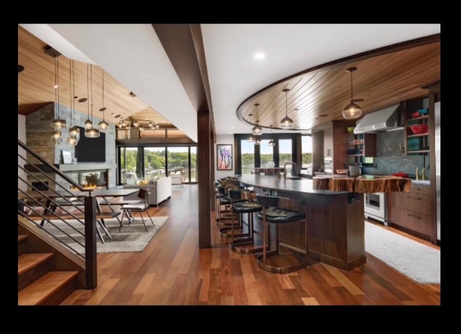 21750 Byron Cir in Excelsior, MN - Building Photo