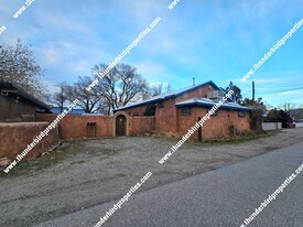128 Calle Don Francisco in Bernalillo, NM - Building Photo