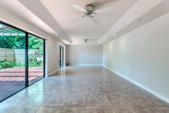 524 5th Terrace in Palm Beach Gardens, FL - Building Photo - Building Photo