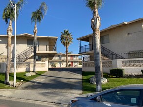 2601 Bishop Dr in Bakersfield, CA - Foto de edificio - Building Photo